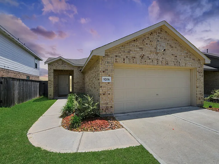 9206 Burnet Fields Dr — Photo 1