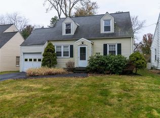 2013 Hoover Rd, Niskayuna, NY 12309