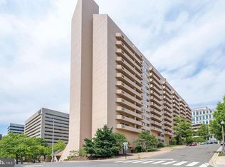 1301 N Courthouse Rd APT 1201, Arlington, VA 22201