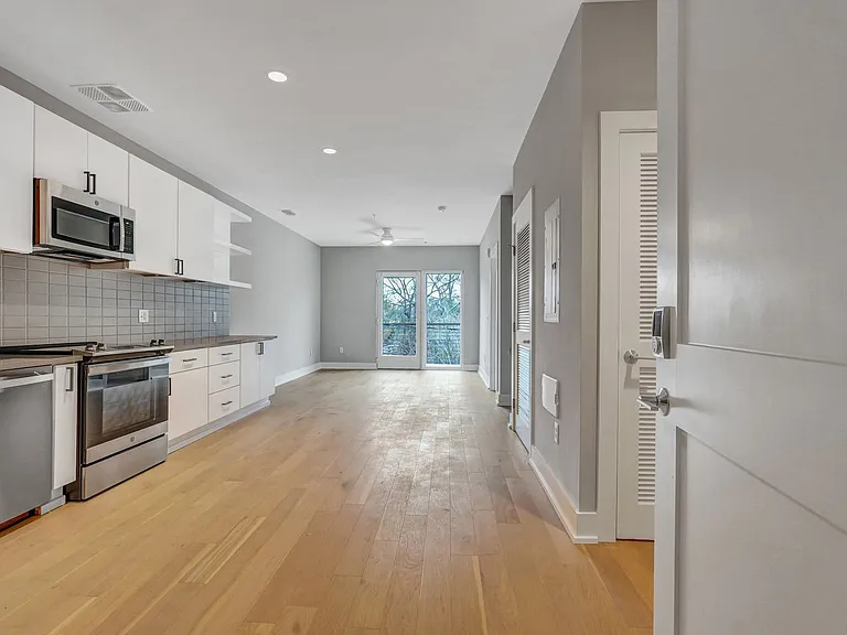 601 E 39th Street — Photo 74