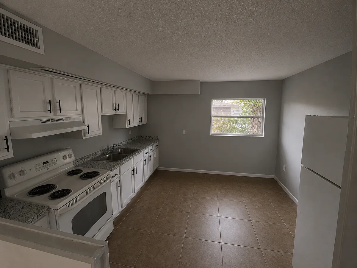 Building Photo - 927 N Iowa Ave #A-3