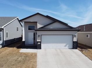 4514 17th St S, Moorhead, MN 56560