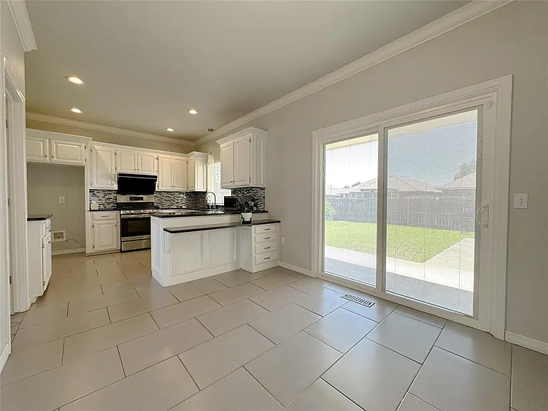 2812 Eaton Dr — Photo 6