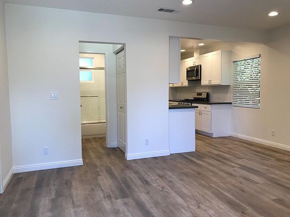 5th image of 5919 Hazeltine Ave