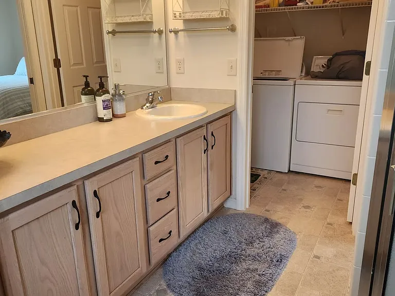 916 Eastmont Ct — Photo 30