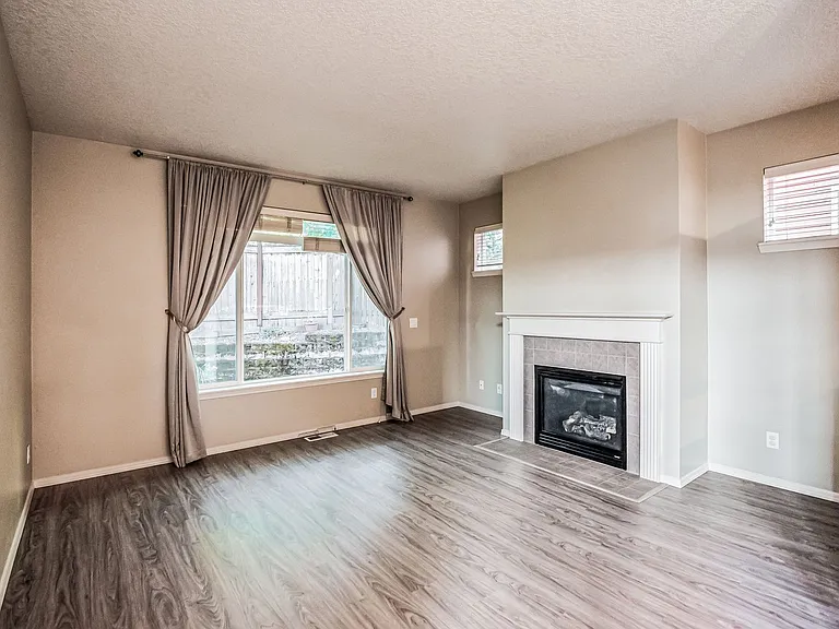 949 SE Tamango St — Photo 16