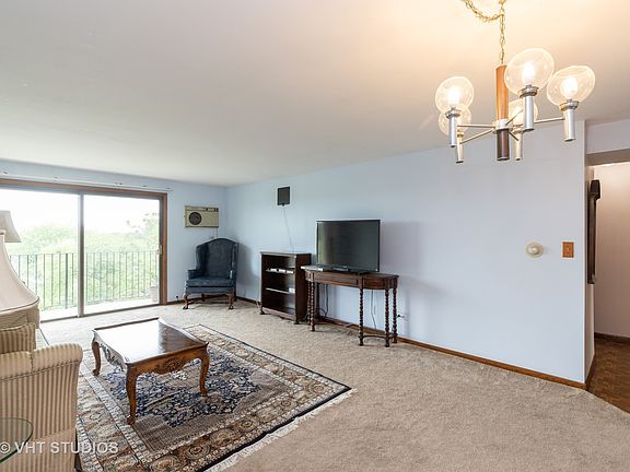 4th image of 4572 N Milwaukee Ave APT 5D