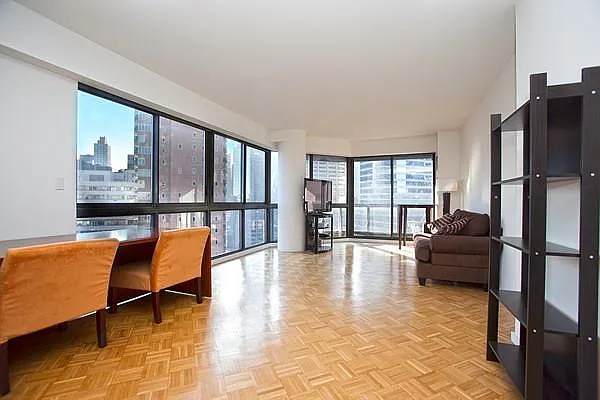 Sold by Domus Realty | media 2