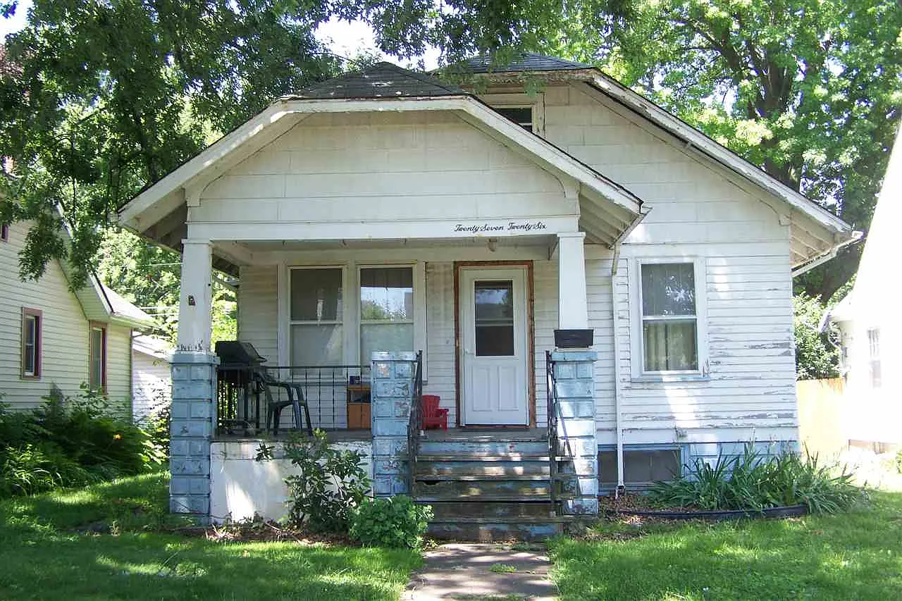 2726 Tremont Ave photo 1