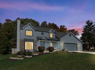 9422 Shorewood Trl, Fort Wayne, IN 46804