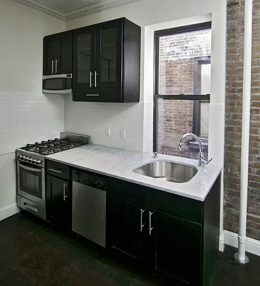 400 E 74th St #22 — Photo 2
