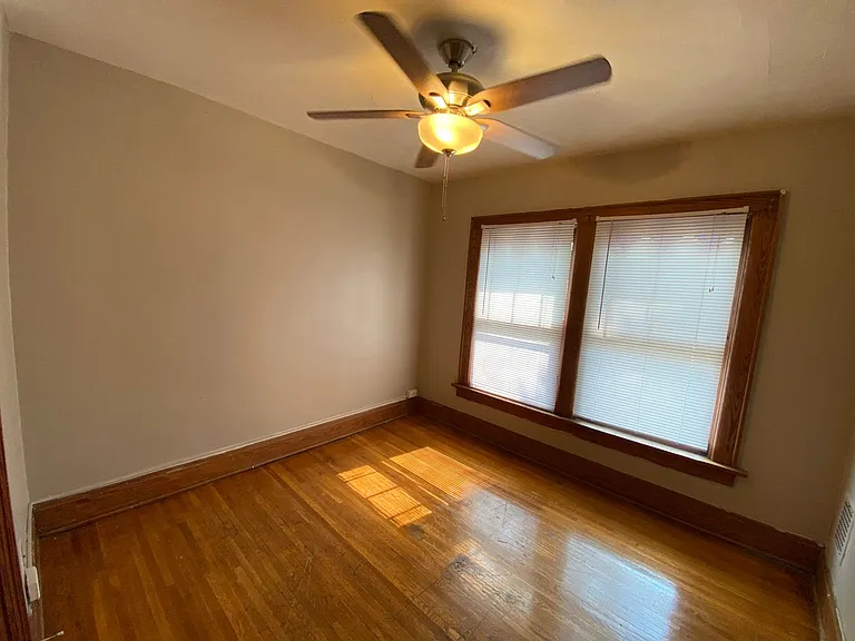 2329 Indianola Ave — Photo 12