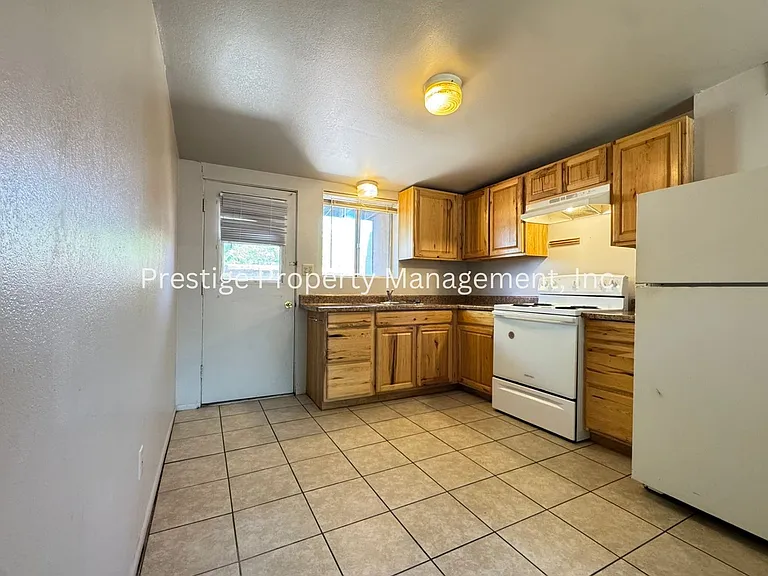 2302-2312 N Ralph Ave — Photo 5