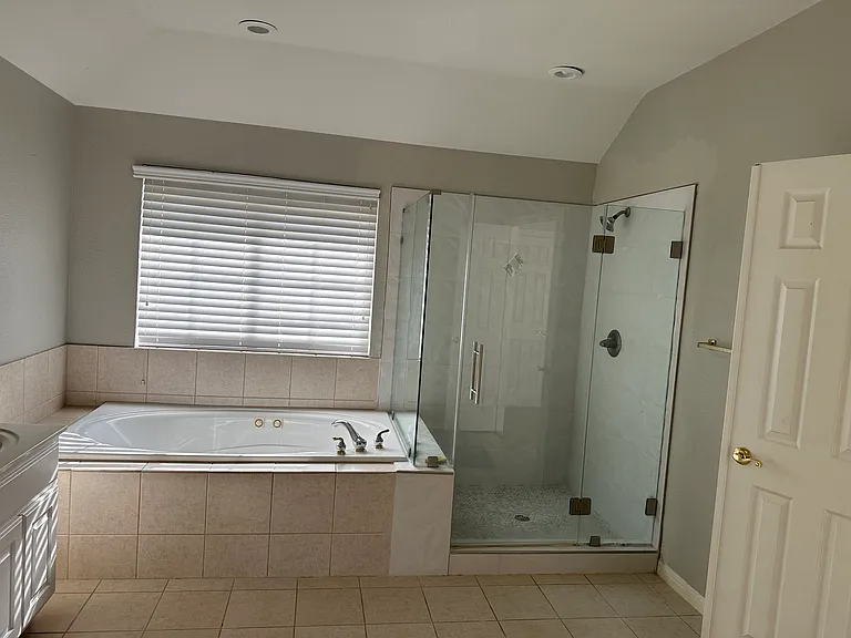 master bath and tub