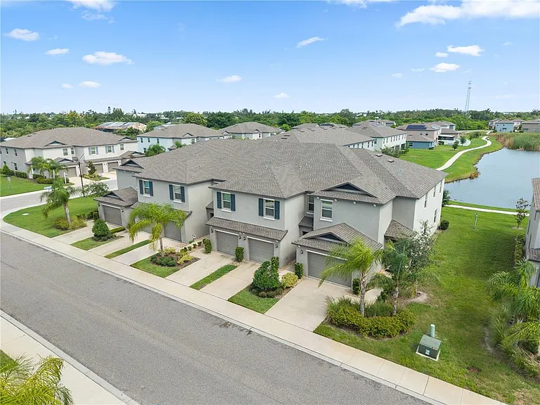 724 Royal Empress Dr — Photo 40