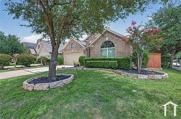 4 bed, 2480 sqft, $2,800 — Photo 2