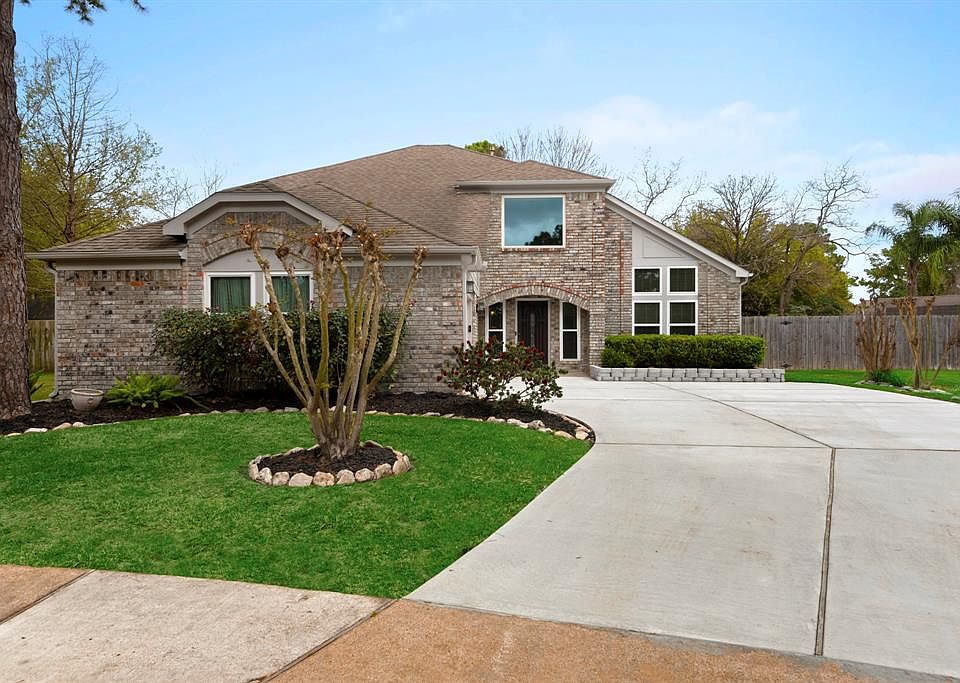 Welcome Home! This gorgeous two story home located in a culdesac is screaming your name!