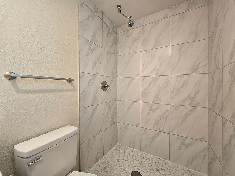 501 W Voelter Ave — Photo 17