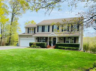 30 Ruth Ct, Riverhead, NY 11901