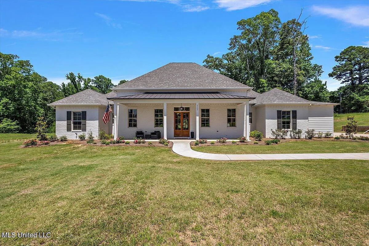 3 bed, 2.5 bath, 2554 sqft, $3,800 — Photo 1
