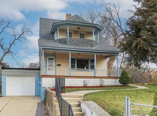 225 Michigan St, Elgin, IL 60120