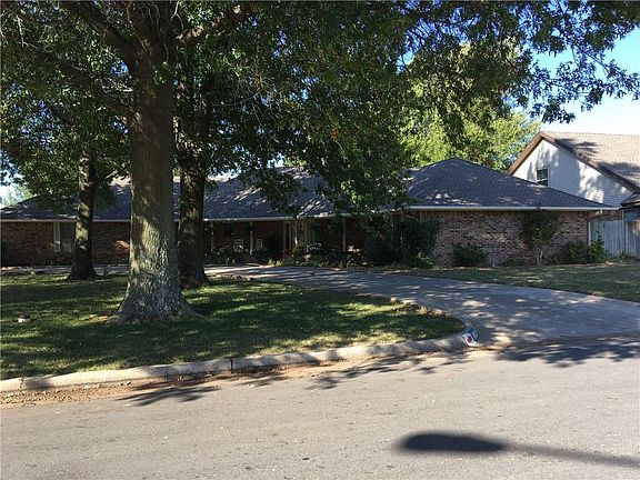 4th image of 1813 Edinburg Dr
