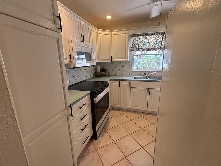 430 Coconut Dr — Photo 11