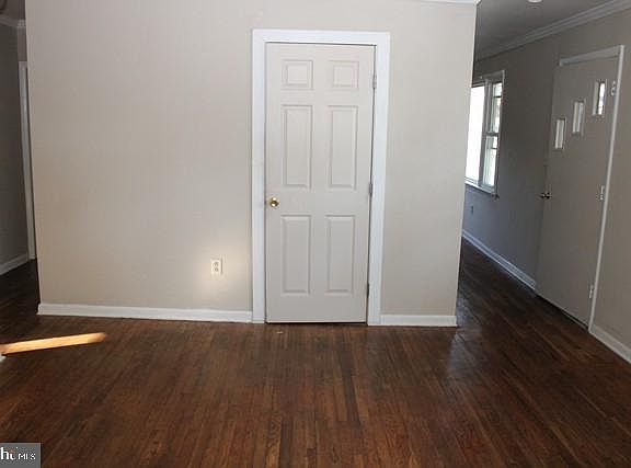 4th image of 333 W 2nd St