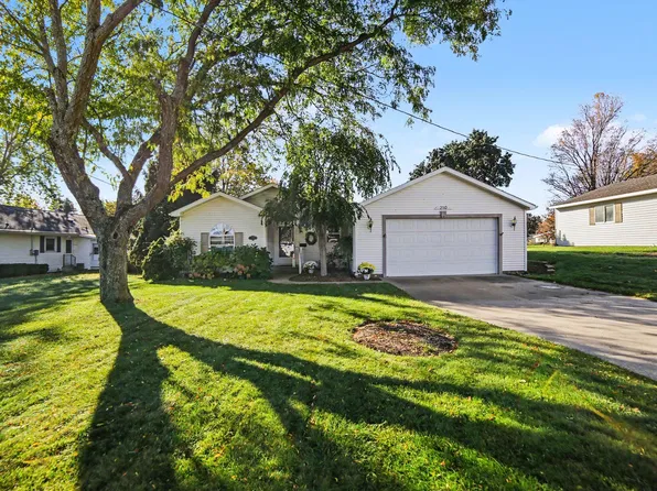 210 W Lake St, Hart, MI 49420
