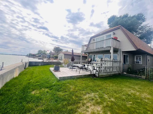 356 Killarney Beach Rd, Bay City, MI 48706