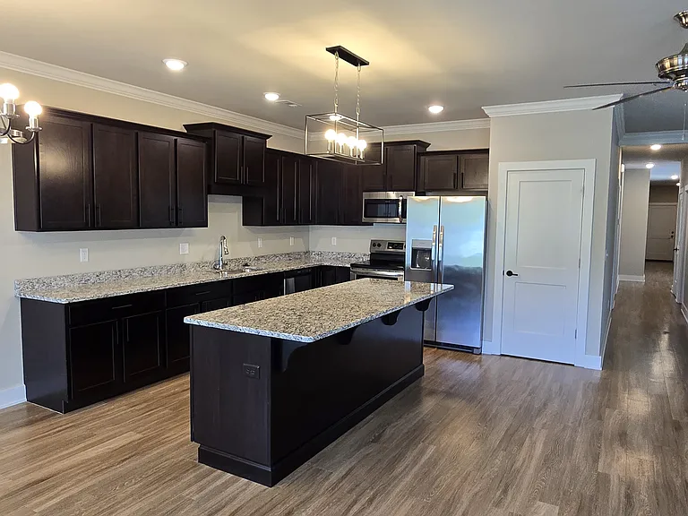812 NE Heights Ln — Photo 2