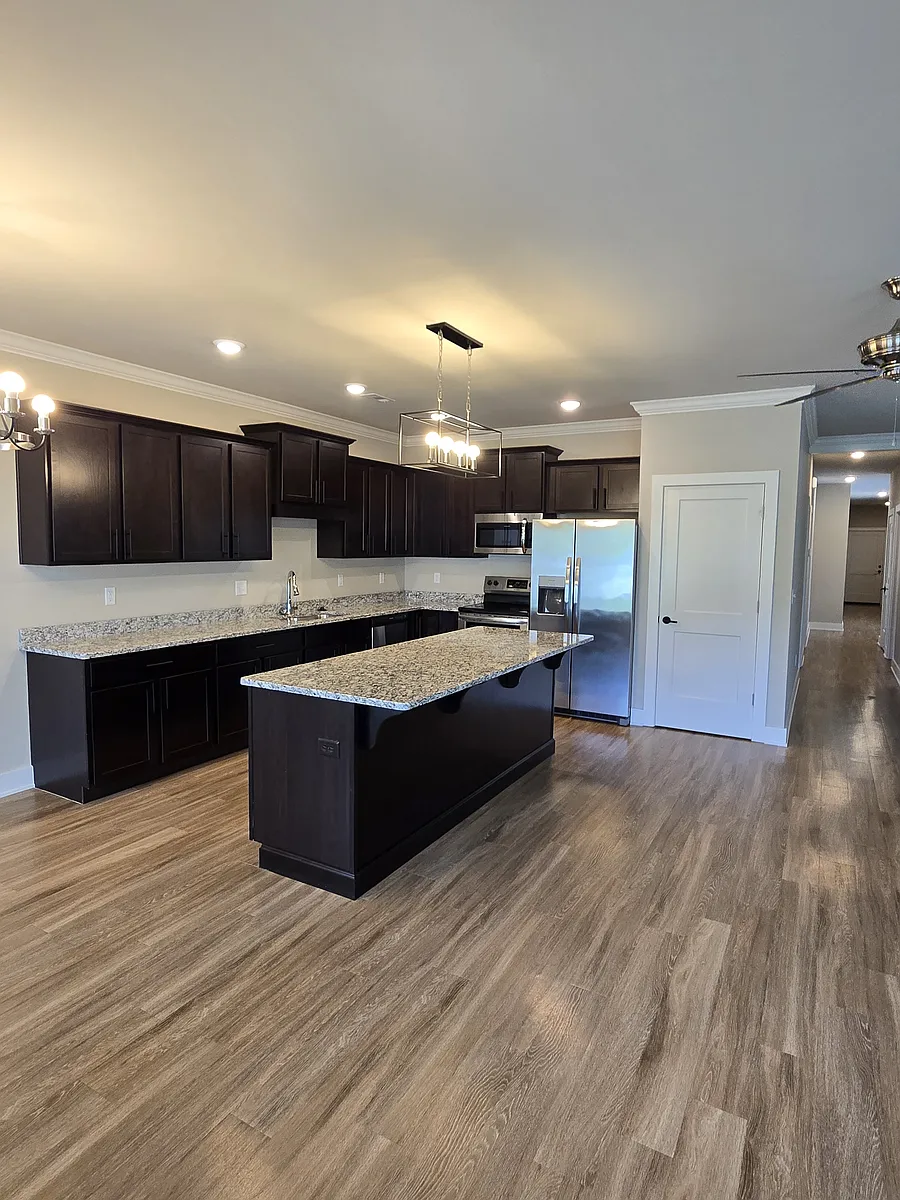 Building Photo - 812 NE Heights Ln