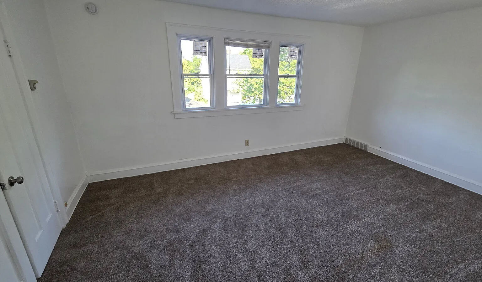 2 bed, 1.0 bath, $950 — Photo 4