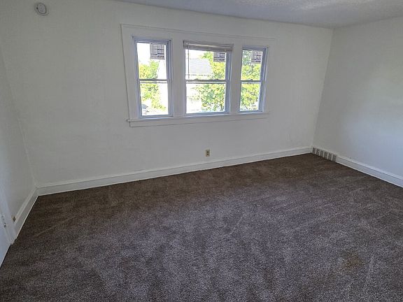 4th image of 3545 E 133rd St #Up