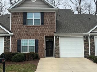 127 Chestnut Bend Dr, Greensboro, NC 27406