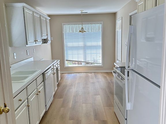 3rd image of 12110 Belmont Park Cir