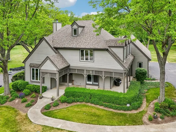 2212 Crystal Way, Crystal Lake, IL 60012