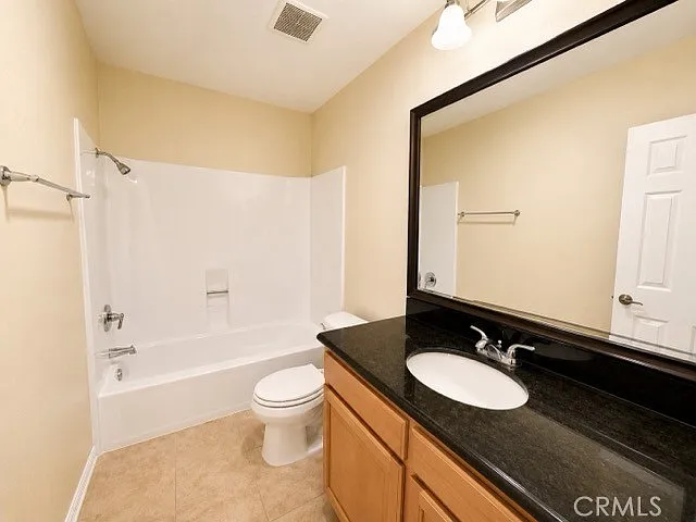 3 bed, 1066 sqft, $3,295 — Photo 4