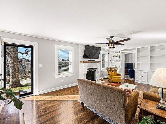 3rd image of 304 Iroquois Dr