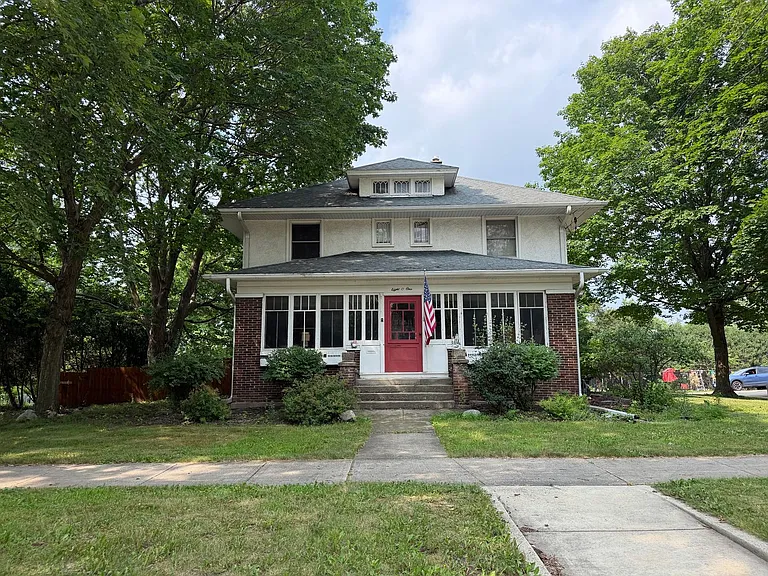 801 W State St — Photo 12