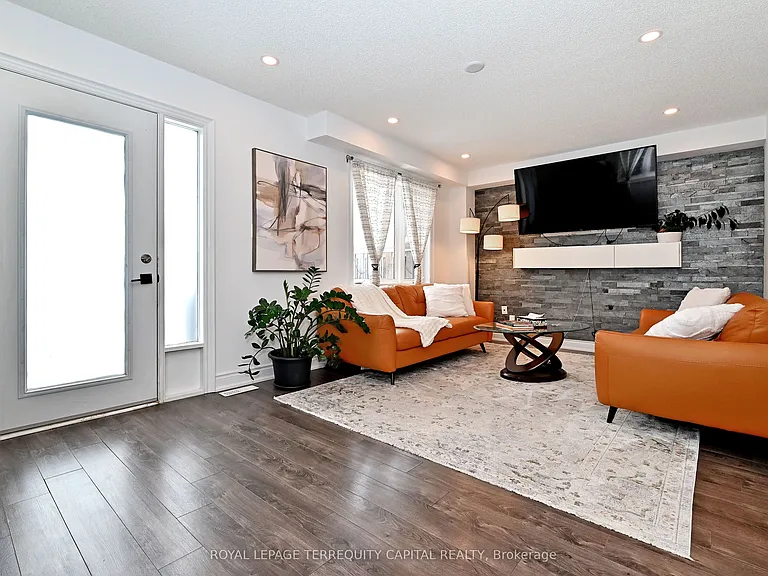 31 Madelaine Dr #6 — Photo 8