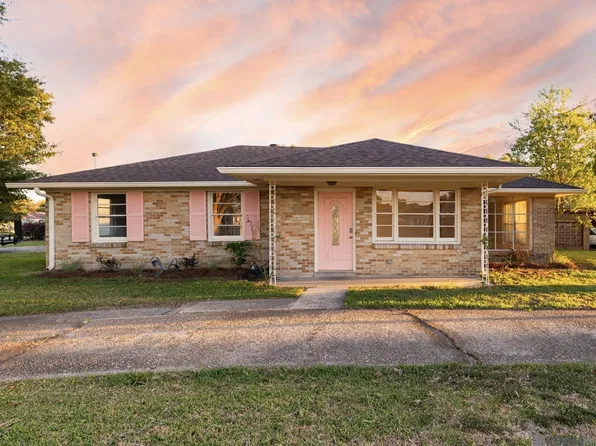 300 Parish Dr, Arabi, LA 70032