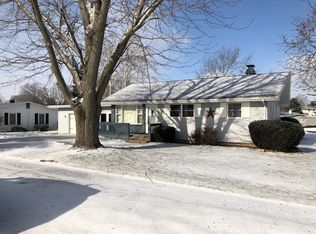 903 N Crest Ct, Byron, IL 61010