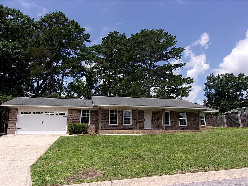 1102 Brooks Cir