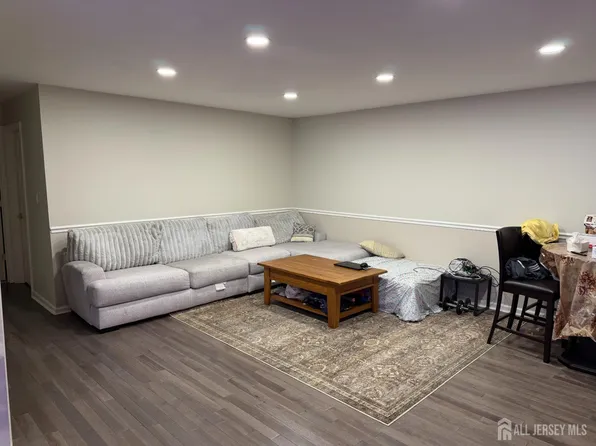 911 Yorkshire Dr, Flemington, NJ 08822