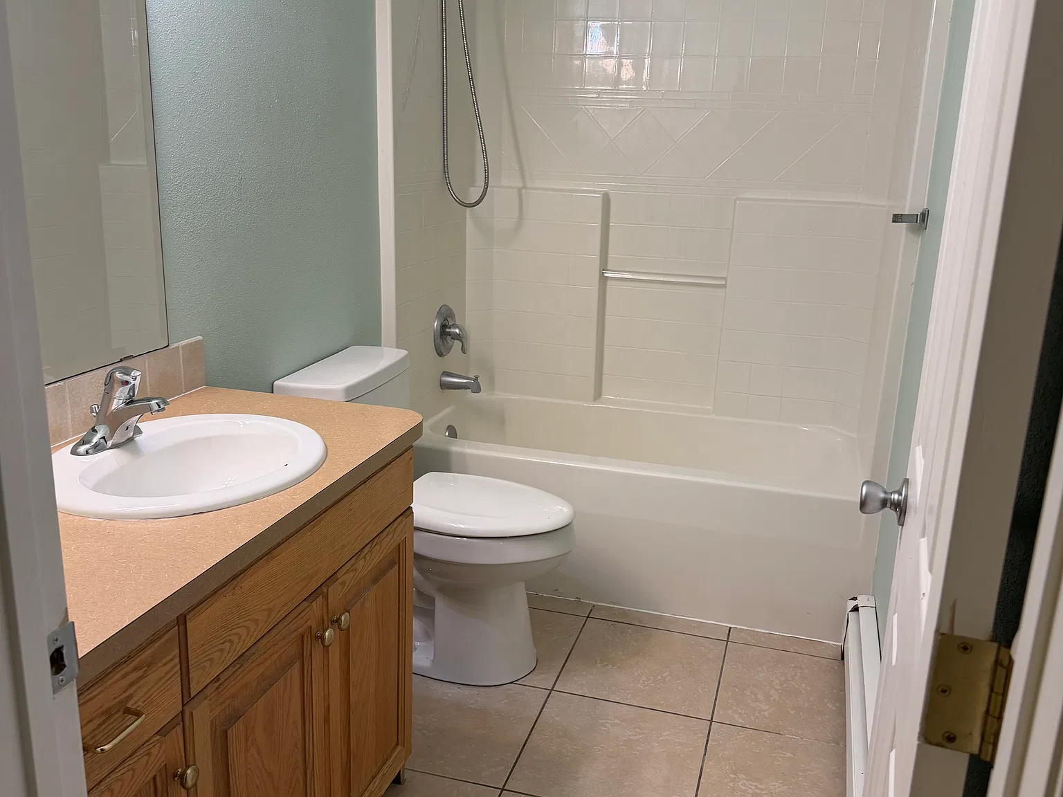 3 bed, 2390 sqft, $3,200 — Photo 2