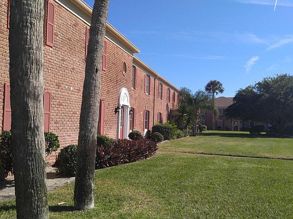 2nd image of 135 E Colonial Ct APT C