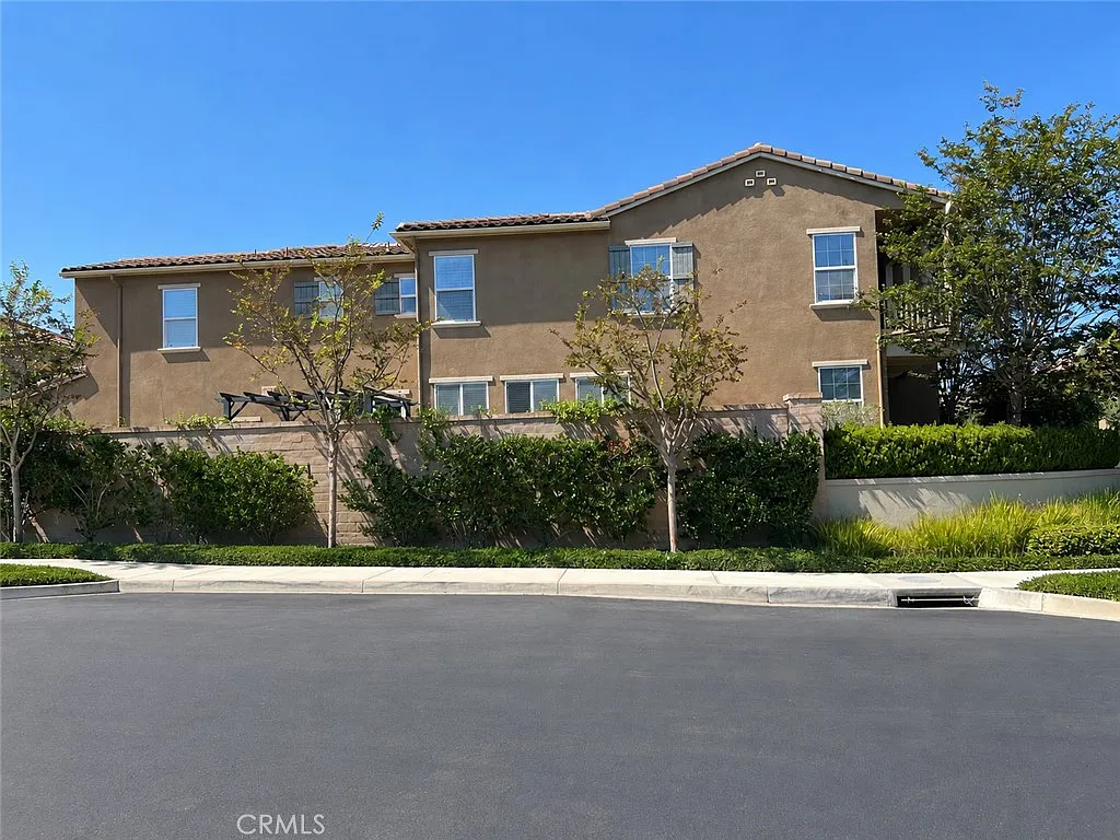 3 bed, 2837 sqft, $6,899 — Photo 3