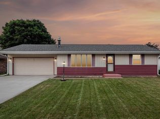 2431 Lucerne Dr, Janesville, WI 53545