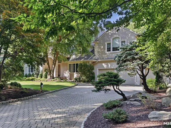 19 Forest St, Alpine, NJ 07620